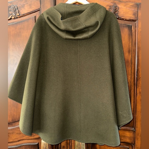 Vince Cape/Poncho - Picture 2 of 6